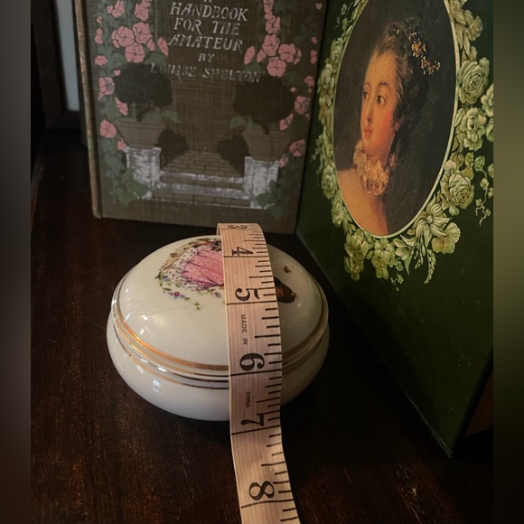 Princess & Gnome Limoges trinket box - Picture 12 of 15